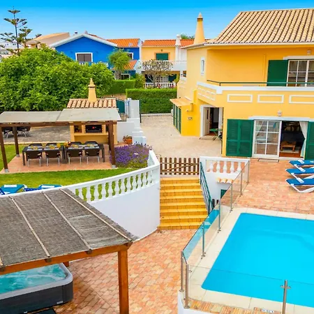 Fantastic Villa With Heatable Pool Jacuzzi And Bbq فيلة