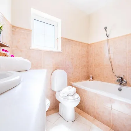 Fantastic Villa With Heatable Pool Jacuzzi And Bbq Βίλα Portimão