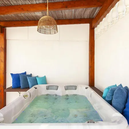 Fantastic Villa With Heatable Pool Jacuzzi And Bbq فيلة *