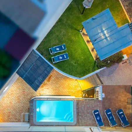 Fantastic Villa With Heatable Pool Jacuzzi And Bbq *